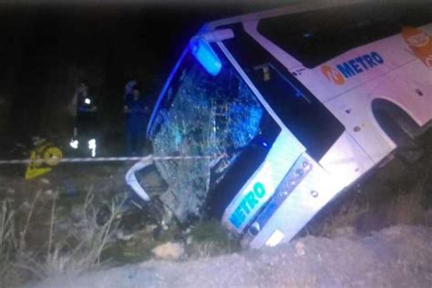 A­y­d­ı­n­­d­a­ ­y­o­l­c­u­ ­o­t­o­b­ü­s­ü­ ­d­e­v­r­i­l­d­i­:­ ­2­8­ ­y­a­r­a­l­ı­